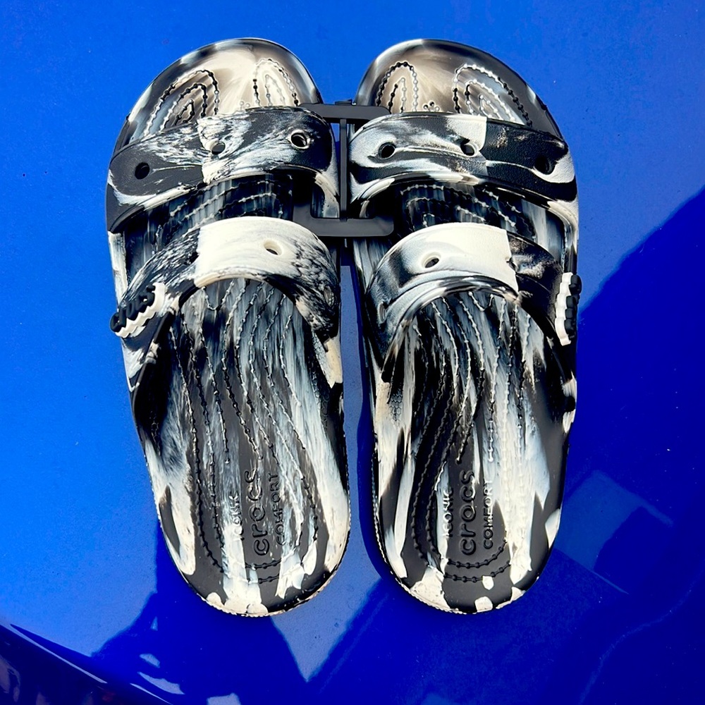 New marbled crocs size 6W